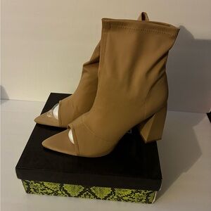 Chic Tan Ankle Boots